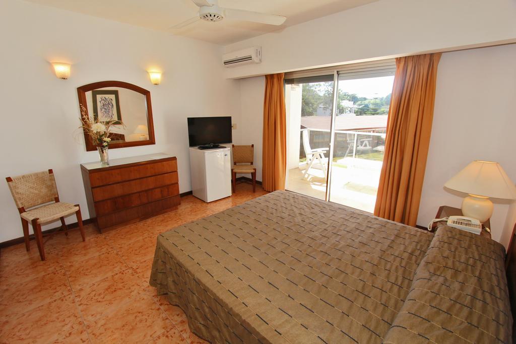 Hotel Terraza Del Mar ปุนตาบาเญนา ภายนอก รูปภาพ