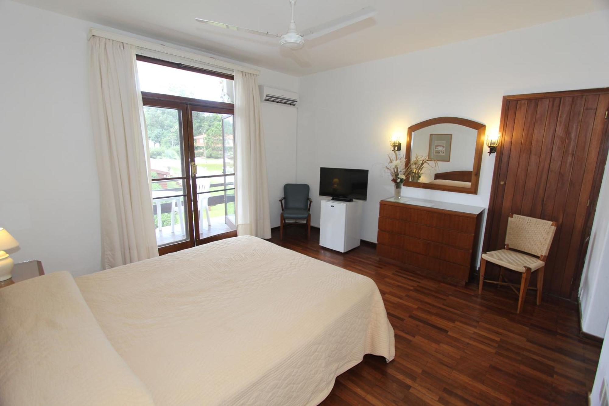 Hotel Terraza Del Mar ปุนตาบาเญนา ภายนอก รูปภาพ