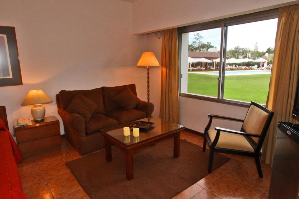 Hotel Terraza Del Mar ปุนตาบาเญนา ภายนอก รูปภาพ