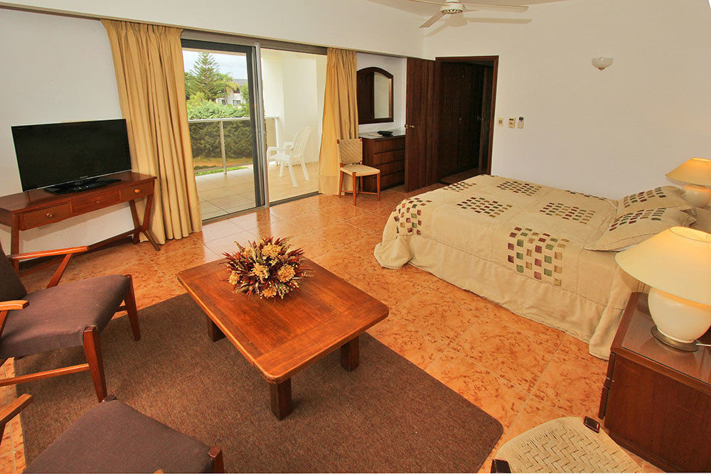 Hotel Terraza Del Mar ปุนตาบาเญนา ภายนอก รูปภาพ